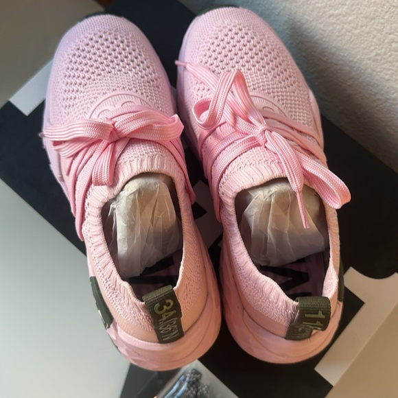 G/FORE Women’s MG4.1 Spikeless Golf Shoe Light Pink - Picture 10 of 10